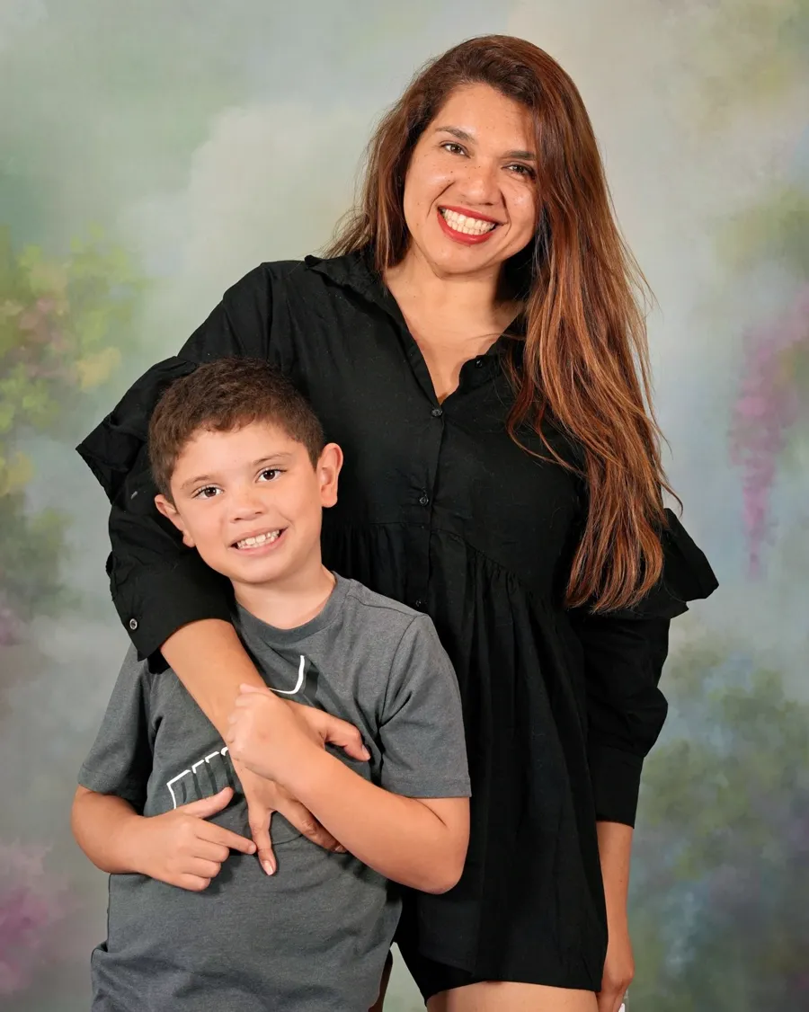 Mey con su hijo